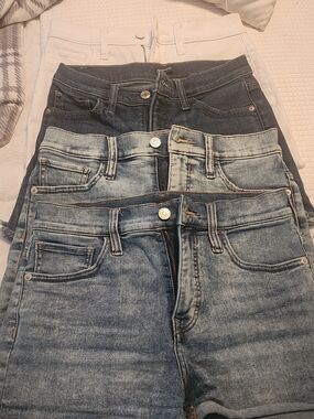 Women’s High-Rise Stretch Express Shorts  - Blue and White Size 2